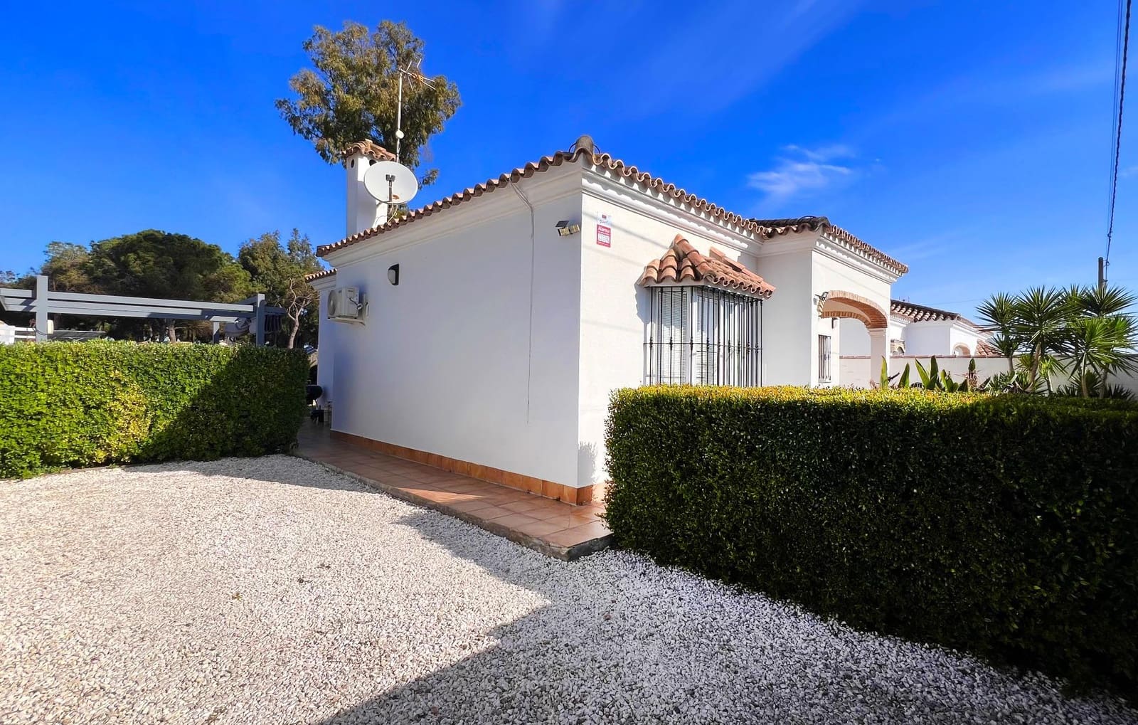 3 bedroom Villa for sale in Novo Sancti Petri with pool - € 335,000 (Ref: 9659641)