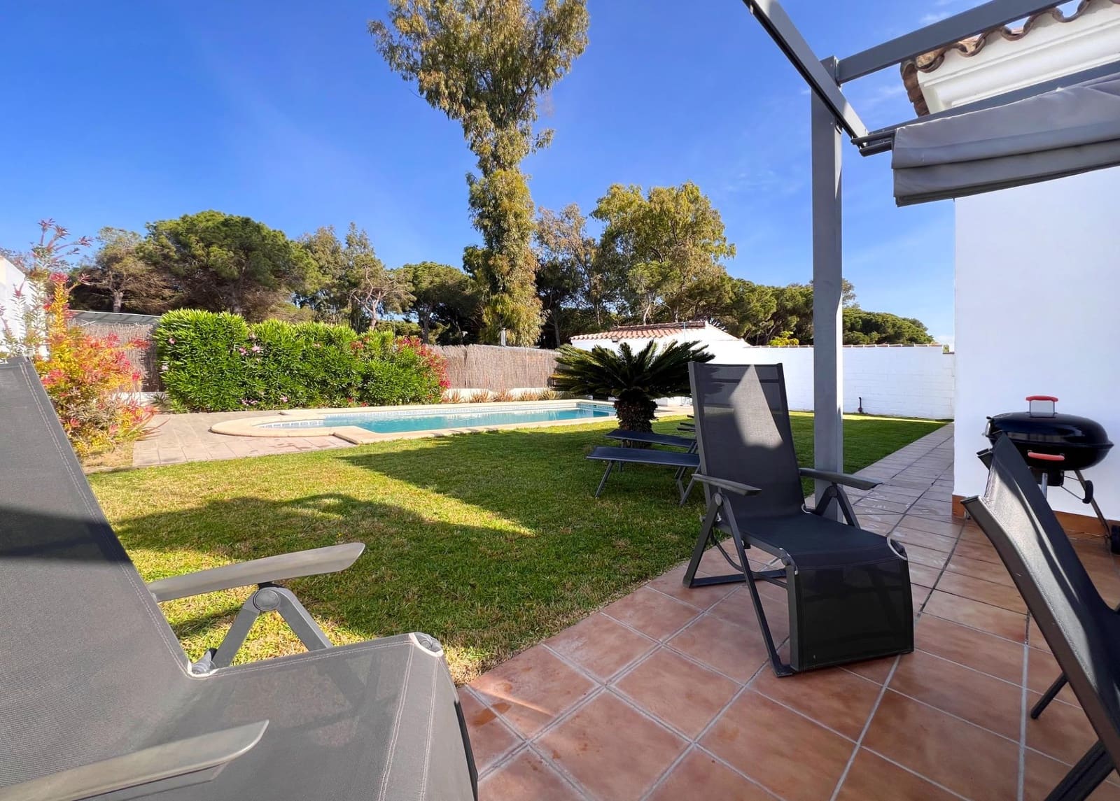 3 bedroom Villa for sale in Novo Sancti Petri with pool - € 335,000 (Ref: 9659641)