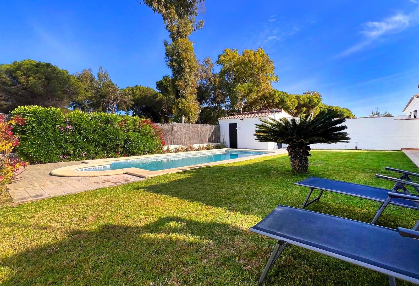 3 bedroom Villa for sale in Novo Sancti Petri with pool - € 335,000 (Ref: 9659641)