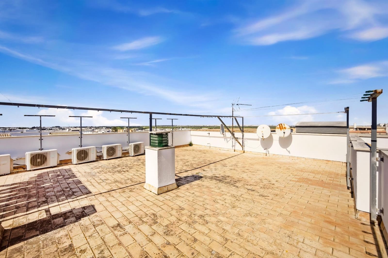 2 soveværelse Lejlighed til salg i Chiclana de la Frontera med swimmingpool garage - € 174.990 (Ref: 9698964)