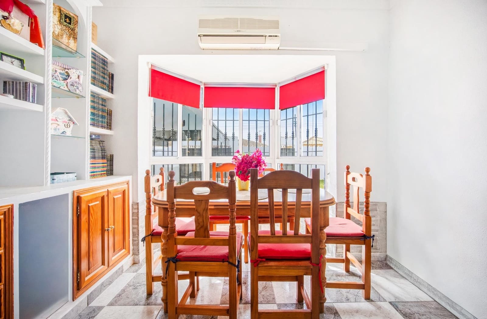 3 bedroom Villa for sale in Chiclana de la Frontera with pool - € 419,990 (Ref: 9698965)