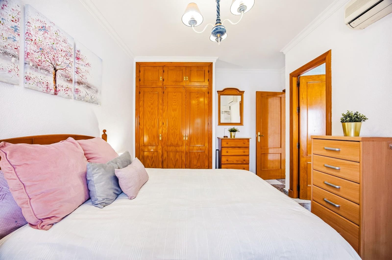 3 bedroom Villa for sale in Chiclana de la Frontera with pool - € 419,990 (Ref: 9698965)