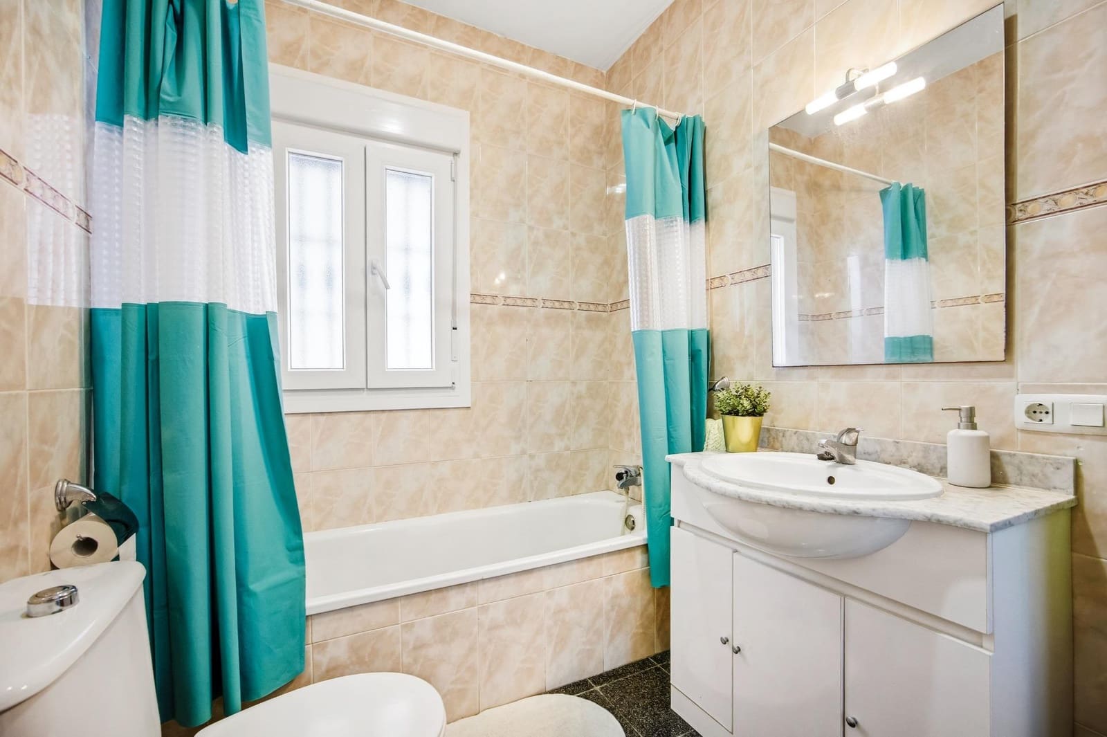 3 bedroom Villa for sale in Chiclana de la Frontera with pool - € 419,990 (Ref: 9698965)