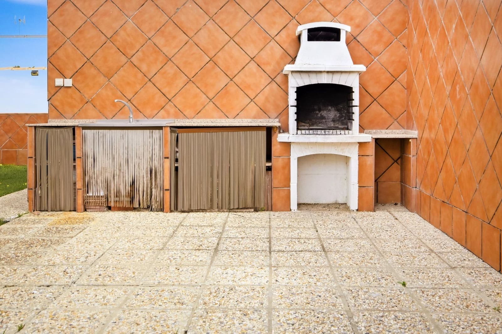 3 bedroom Villa for sale in Chiclana de la Frontera with pool - € 419,990 (Ref: 9698965)