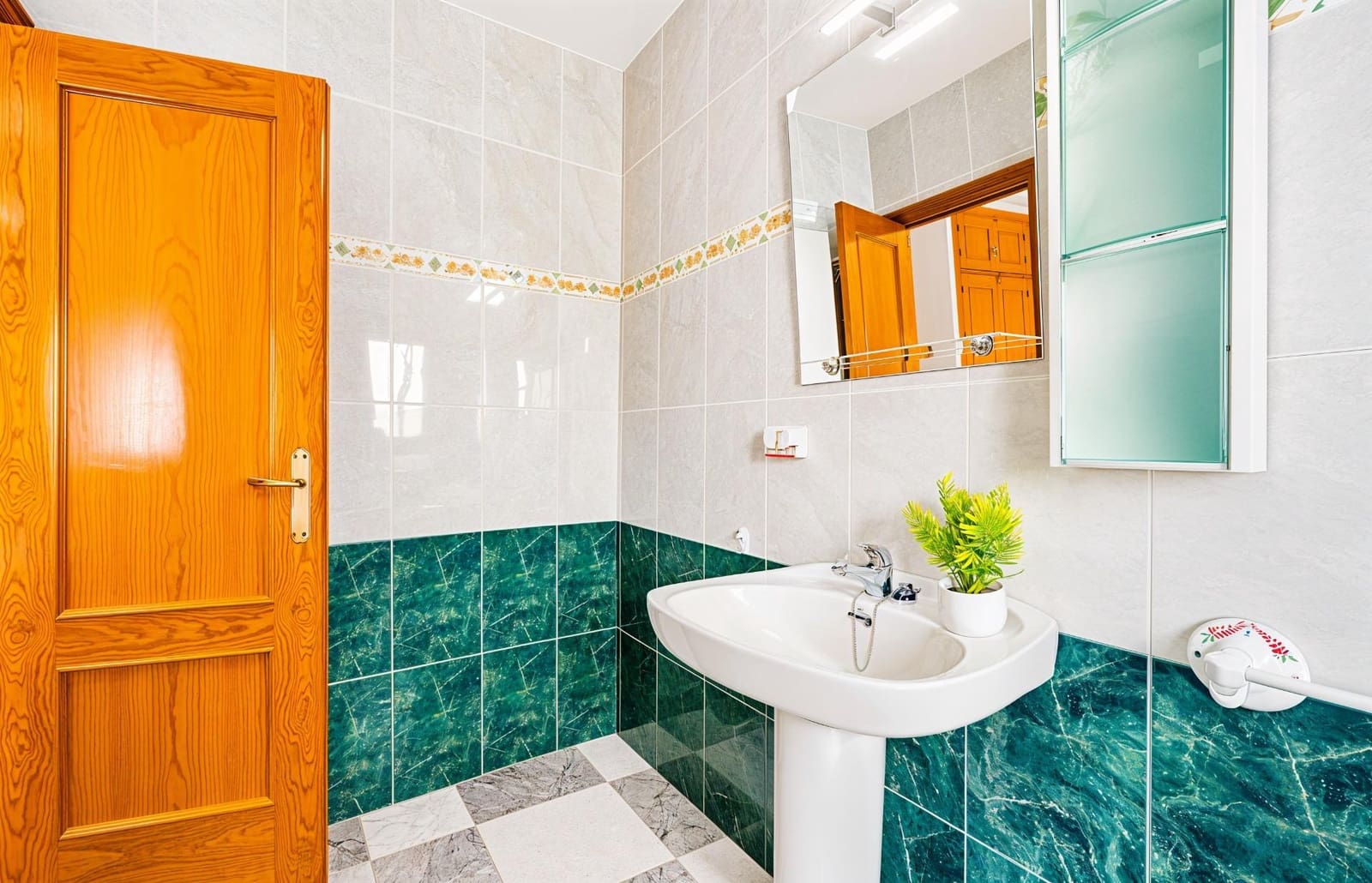 3 bedroom Villa for sale in Chiclana de la Frontera with pool - € 389,990 (Ref: 9698965)
