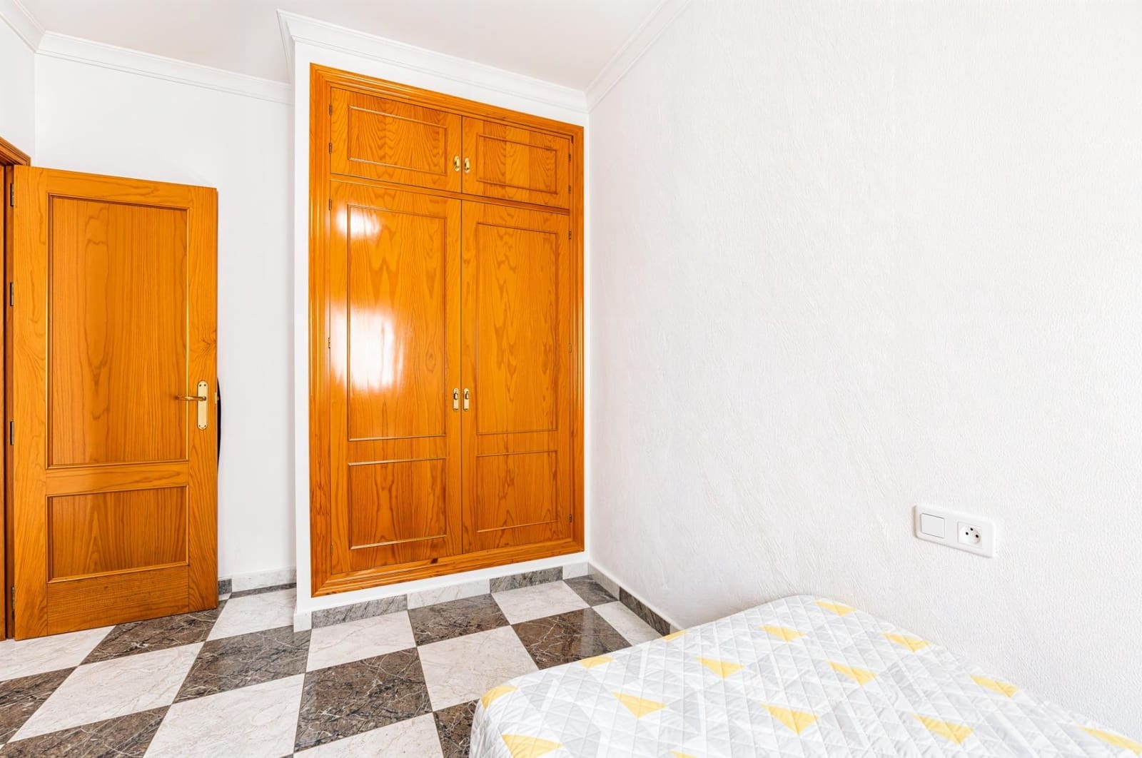 3 bedroom Villa for sale in Chiclana de la Frontera with pool - € 389,990 (Ref: 9698965)