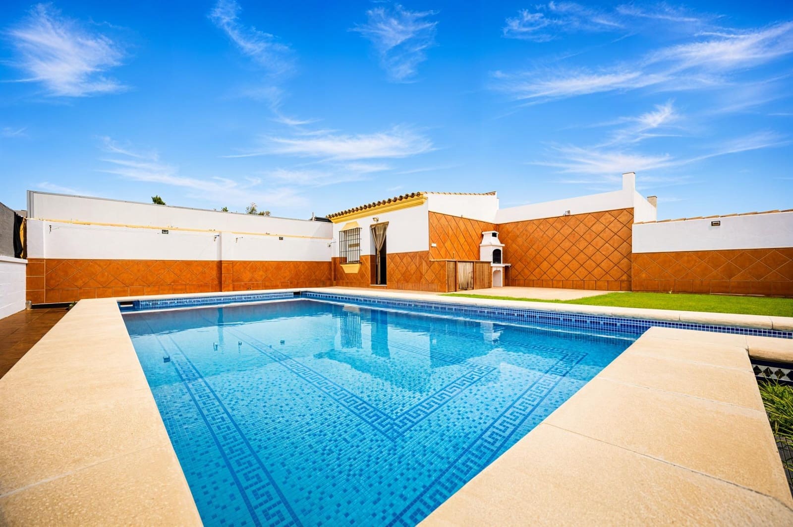 3 bedroom Villa for sale in Chiclana de la Frontera with pool - € 389,990 (Ref: 9698965)