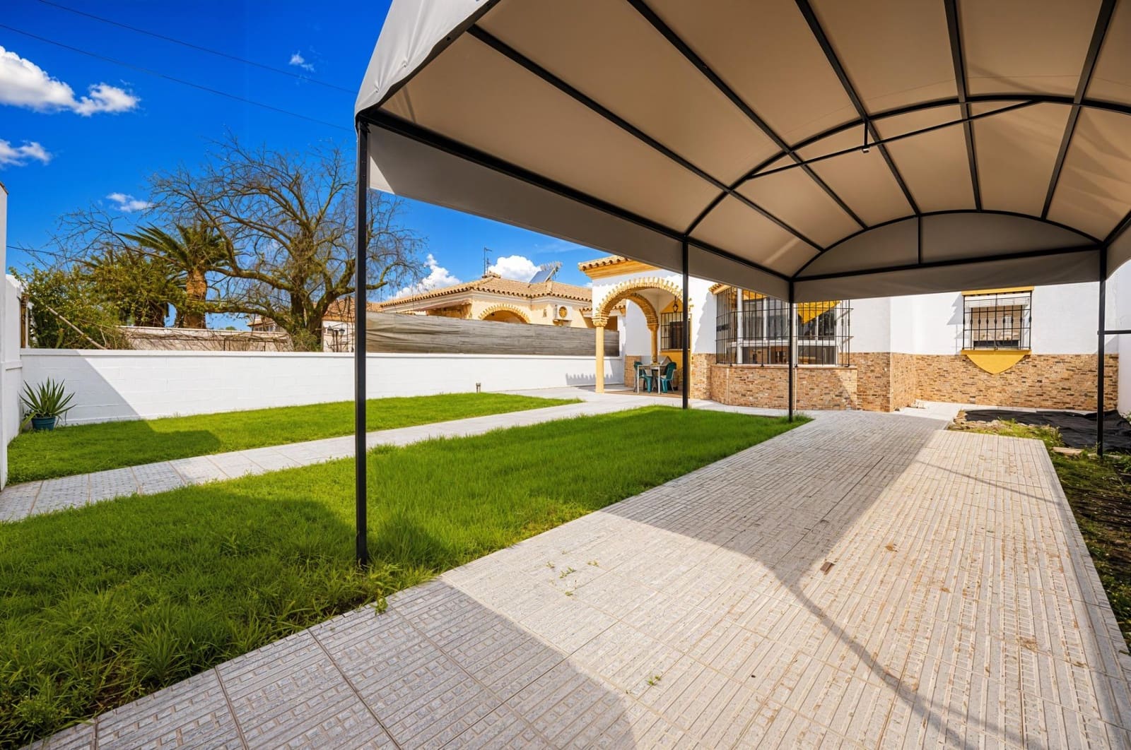 3 bedroom Villa for sale in Chiclana de la Frontera with pool - € 389,990 (Ref: 9698965)