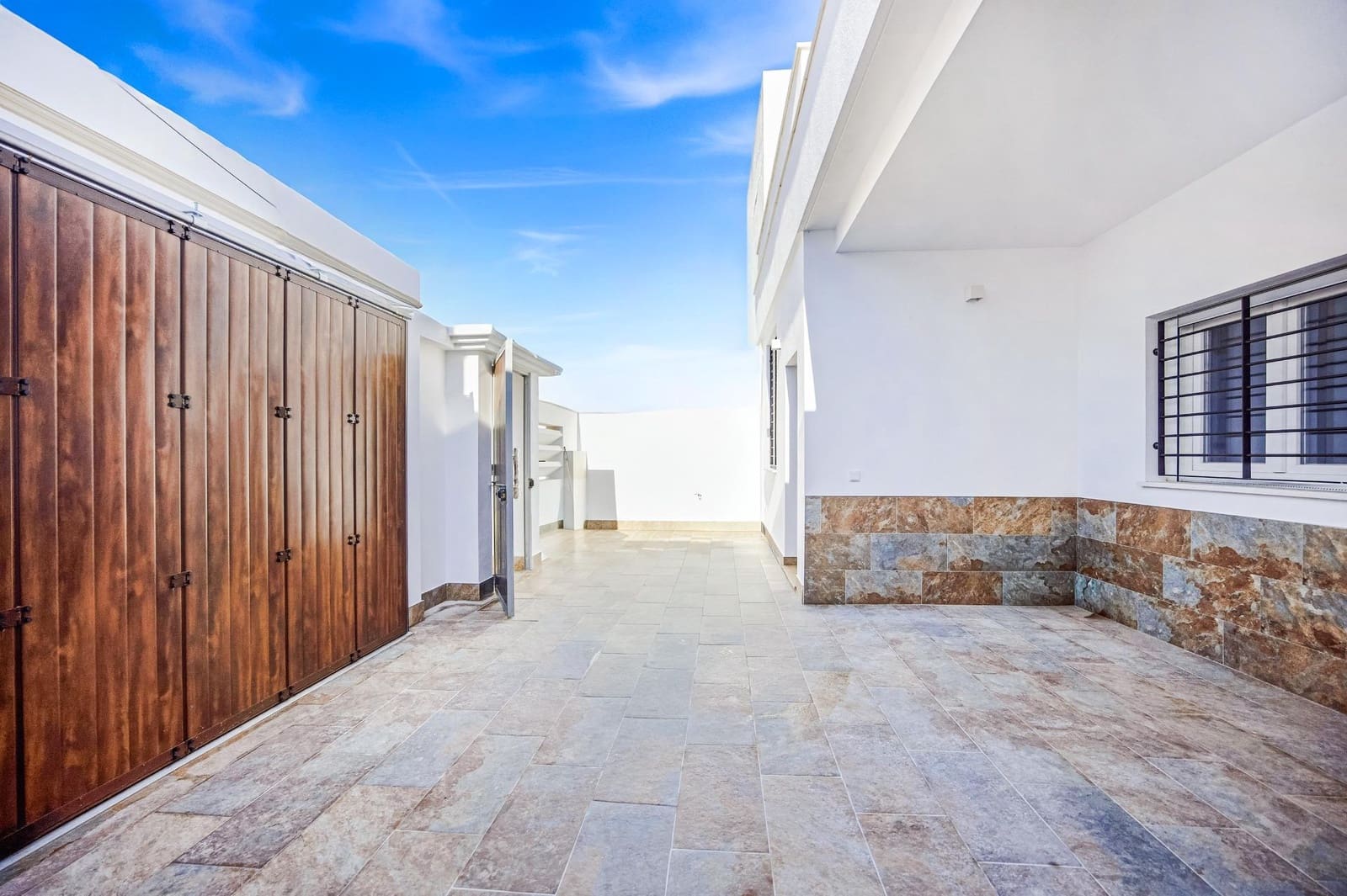 3 bedroom Townhouse for sale in Chiclana de la Frontera - € 259,990 (Ref: 9743986)