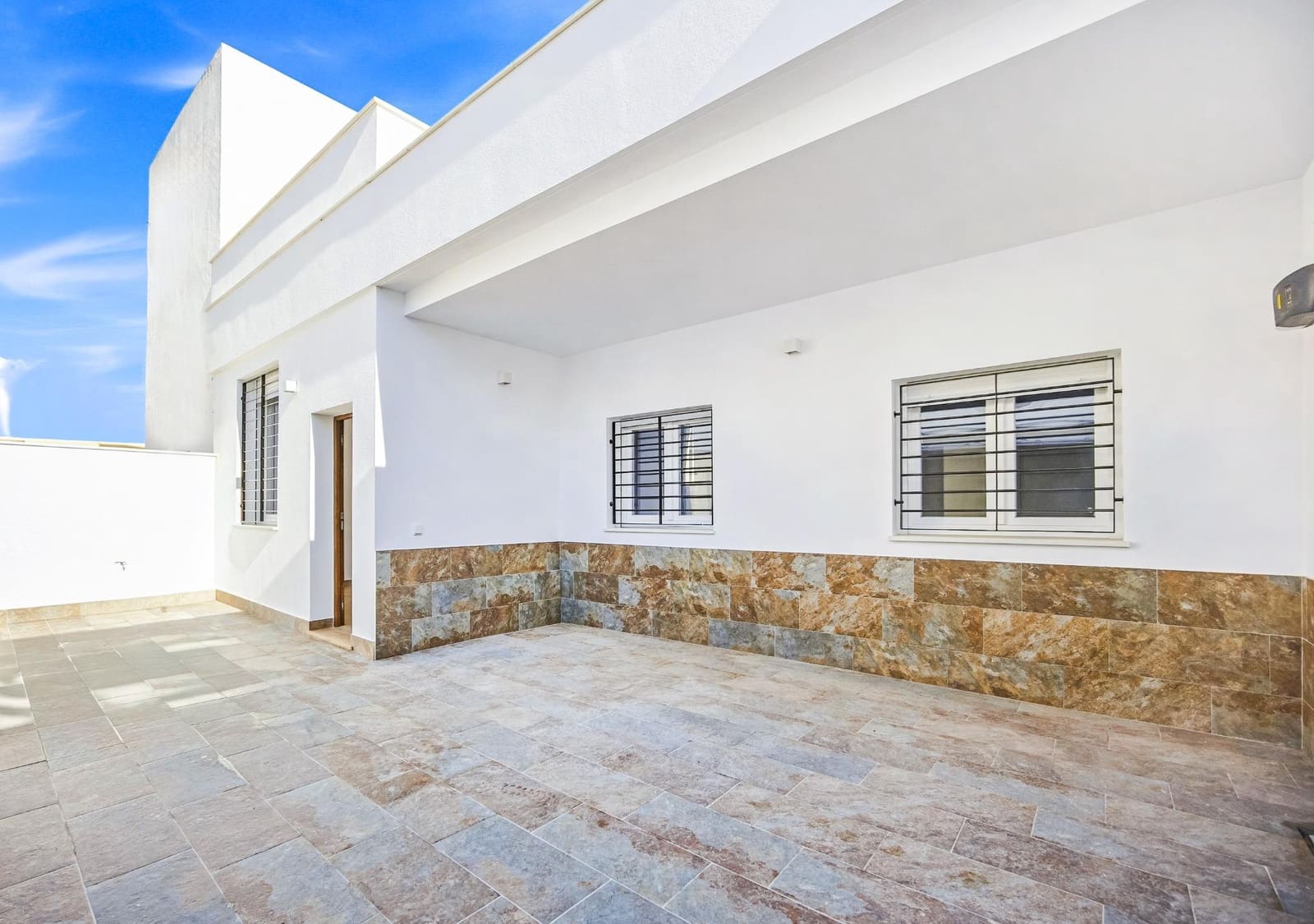 3 bedroom Townhouse for sale in Chiclana de la Frontera - € 259,990 (Ref: 9743986)