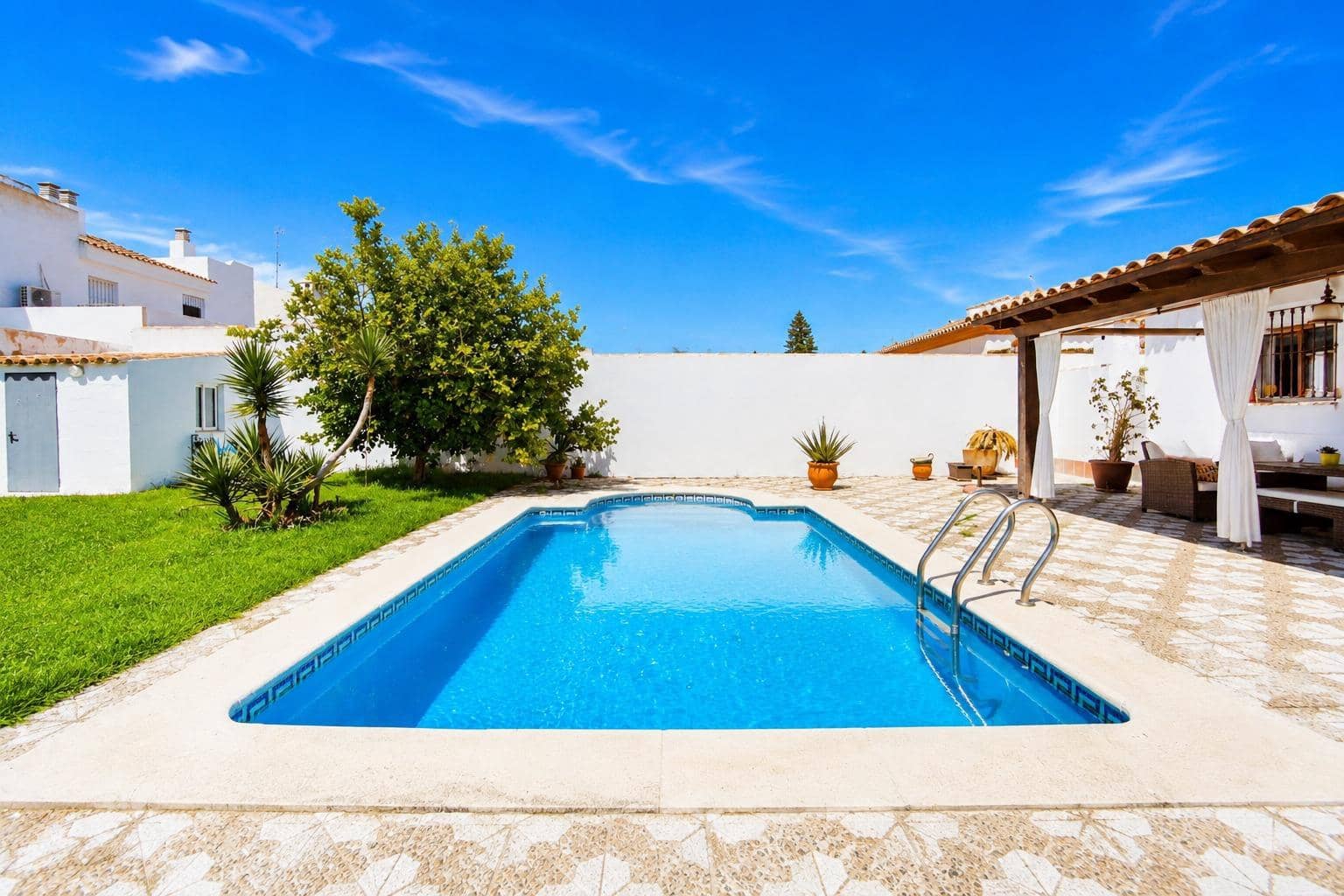 3 bedroom Villa for sale in Chiclana de la Frontera with pool garage - € 399,900 (Ref: 9851961)