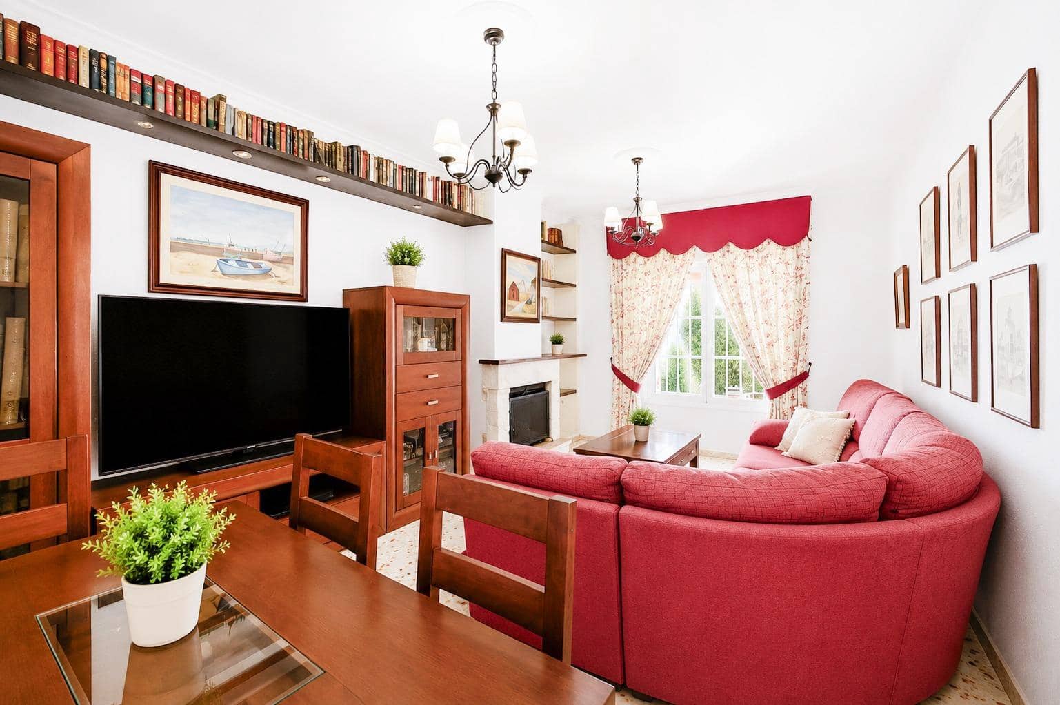 3 bedroom Villa for sale in Chiclana de la Frontera with pool garage - € 399,900 (Ref: 9851961)