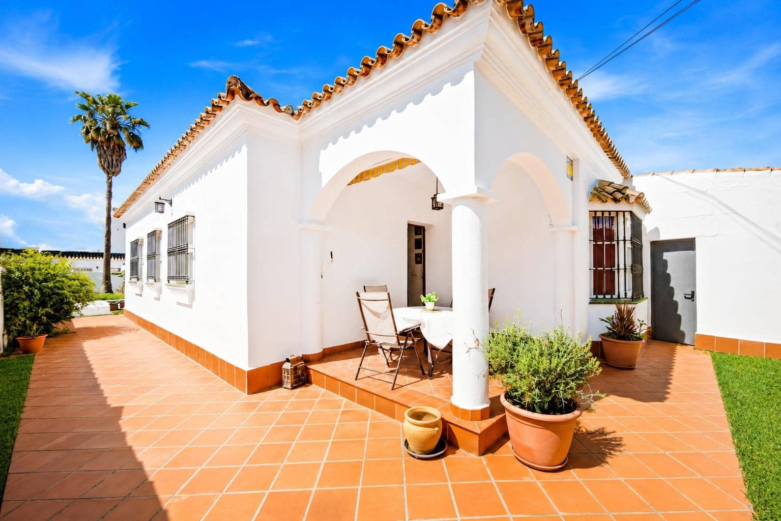 3 bedroom Villa for sale in Chiclana de la Frontera with pool garage - € 399,900 (Ref: 9851961)
