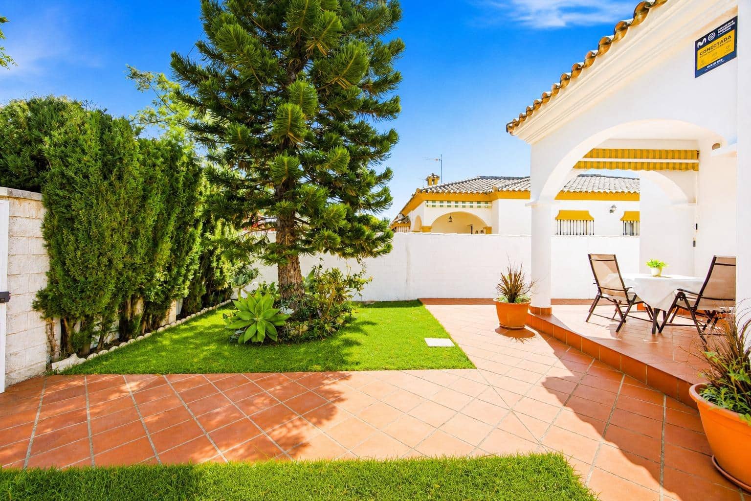 3 bedroom Villa for sale in Chiclana de la Frontera with pool garage - € 399,900 (Ref: 9851961)