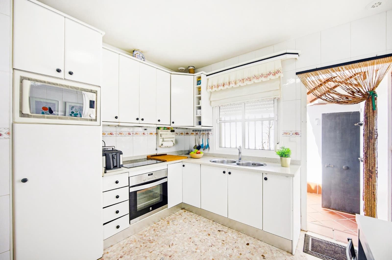 3 bedroom Villa for sale in Chiclana de la Frontera with pool garage - € 399,900 (Ref: 9851961)
