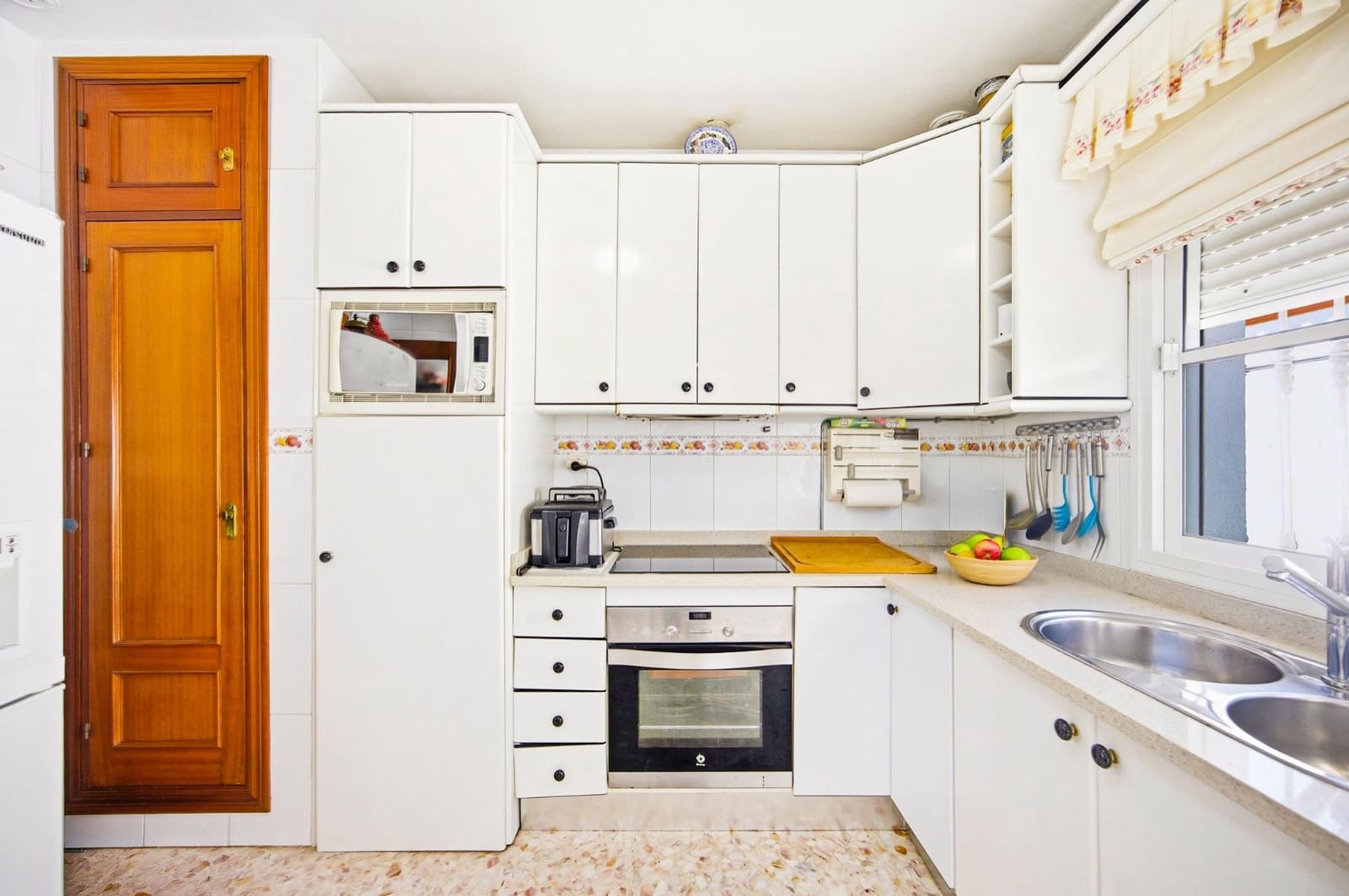 3 bedroom Villa for sale in Chiclana de la Frontera with pool garage - € 399,900 (Ref: 9851961)