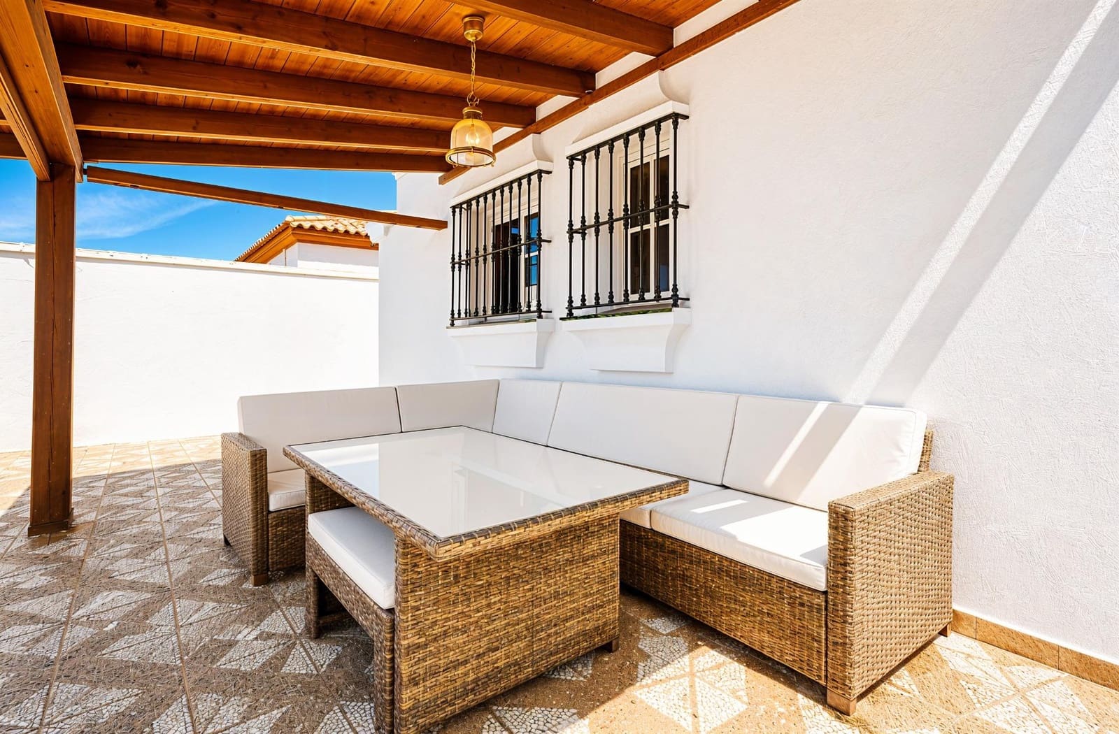 Chalet de 3 habitaciones en Chiclana de la Frontera en venta con piscina garaje - 399.900 € (Ref: 9851961)