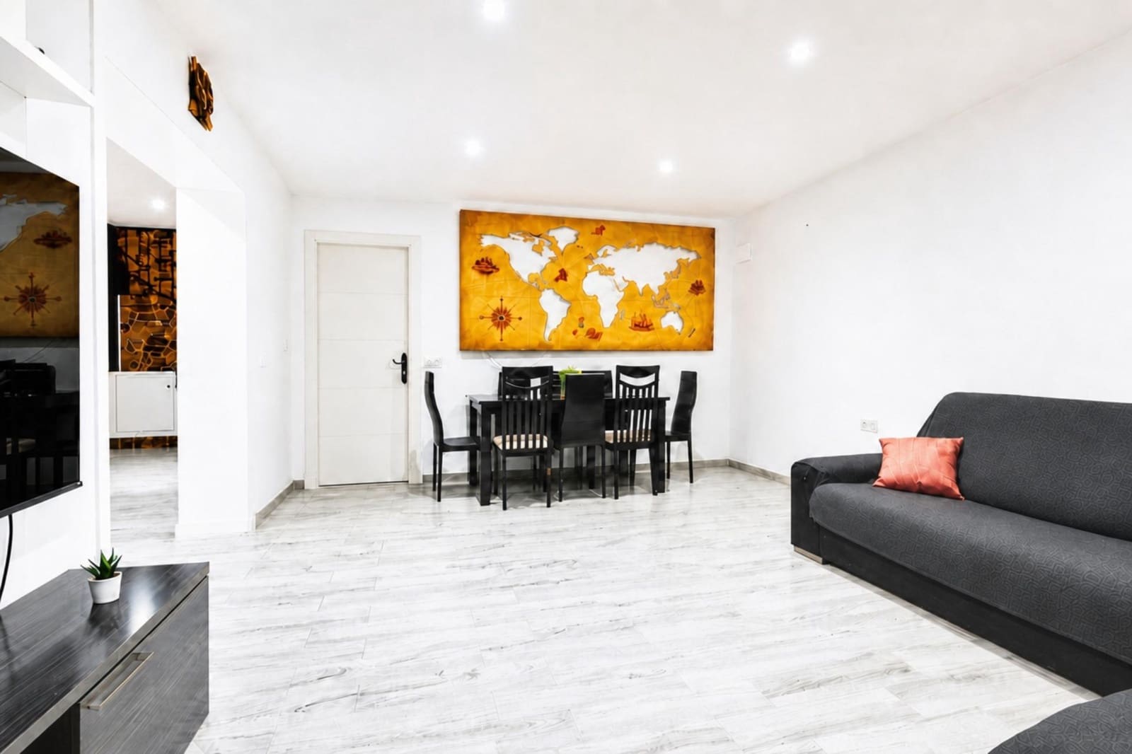4 bedroom Villa for sale in Chiclana de la Frontera with garage - € 189,900 (Ref: 9860297)