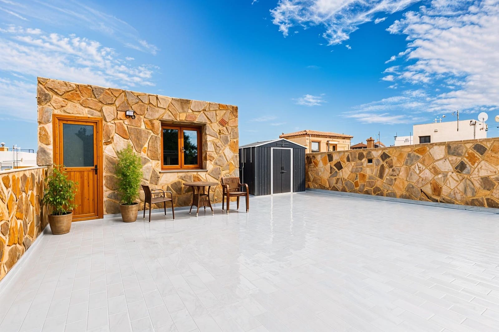 4 bedroom Villa for sale in Chiclana de la Frontera with garage - € 189,900 (Ref: 9860297)