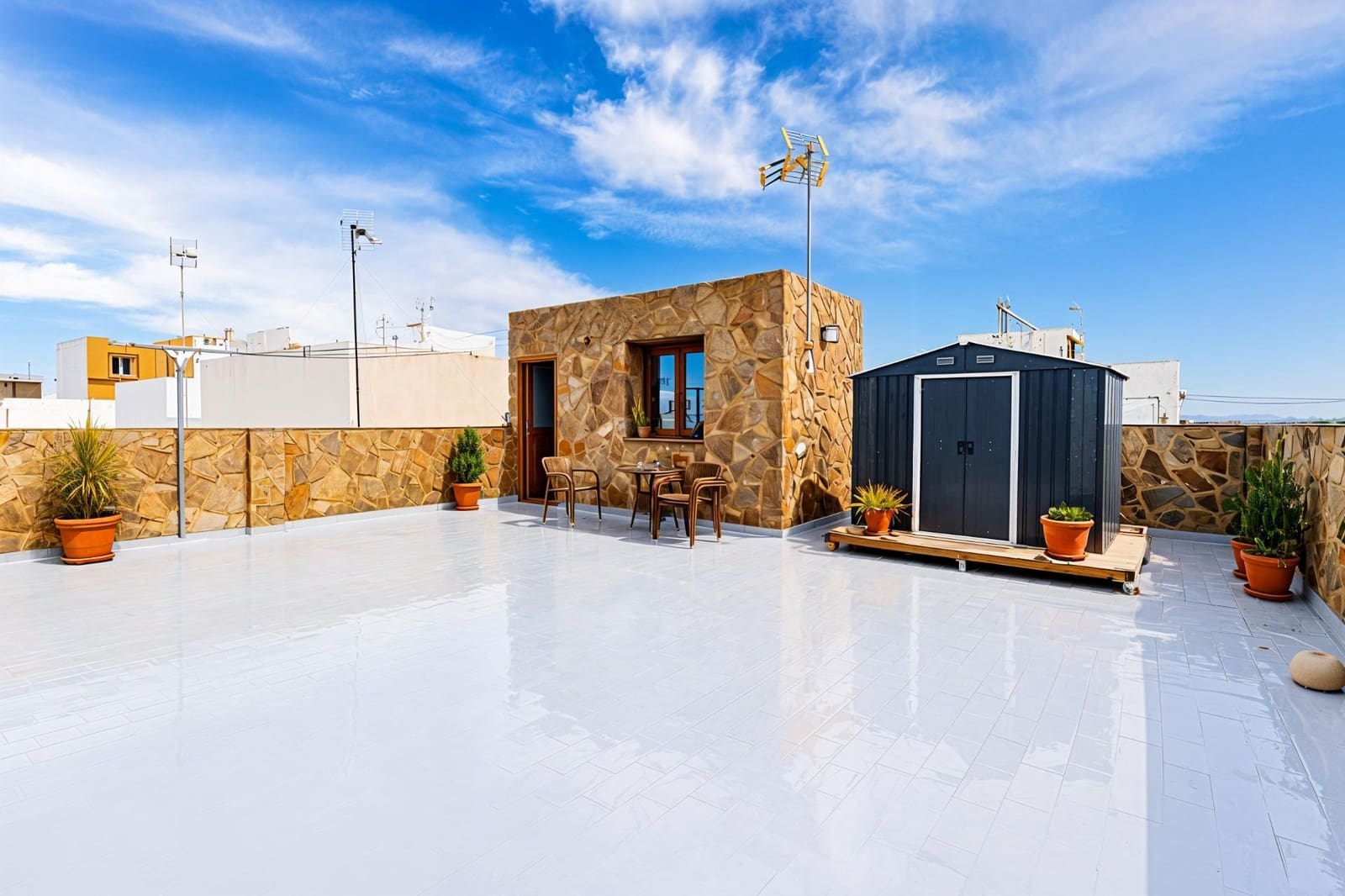 4 bedroom Villa for sale in Chiclana de la Frontera with garage - € 189,900 (Ref: 9860297)
