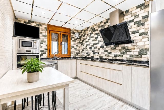 4 makuuhuone Huvila myytävänä paikassa Chiclana de la Frontera mukana 
autotalli - 189 900 € (Ref: 9860297)