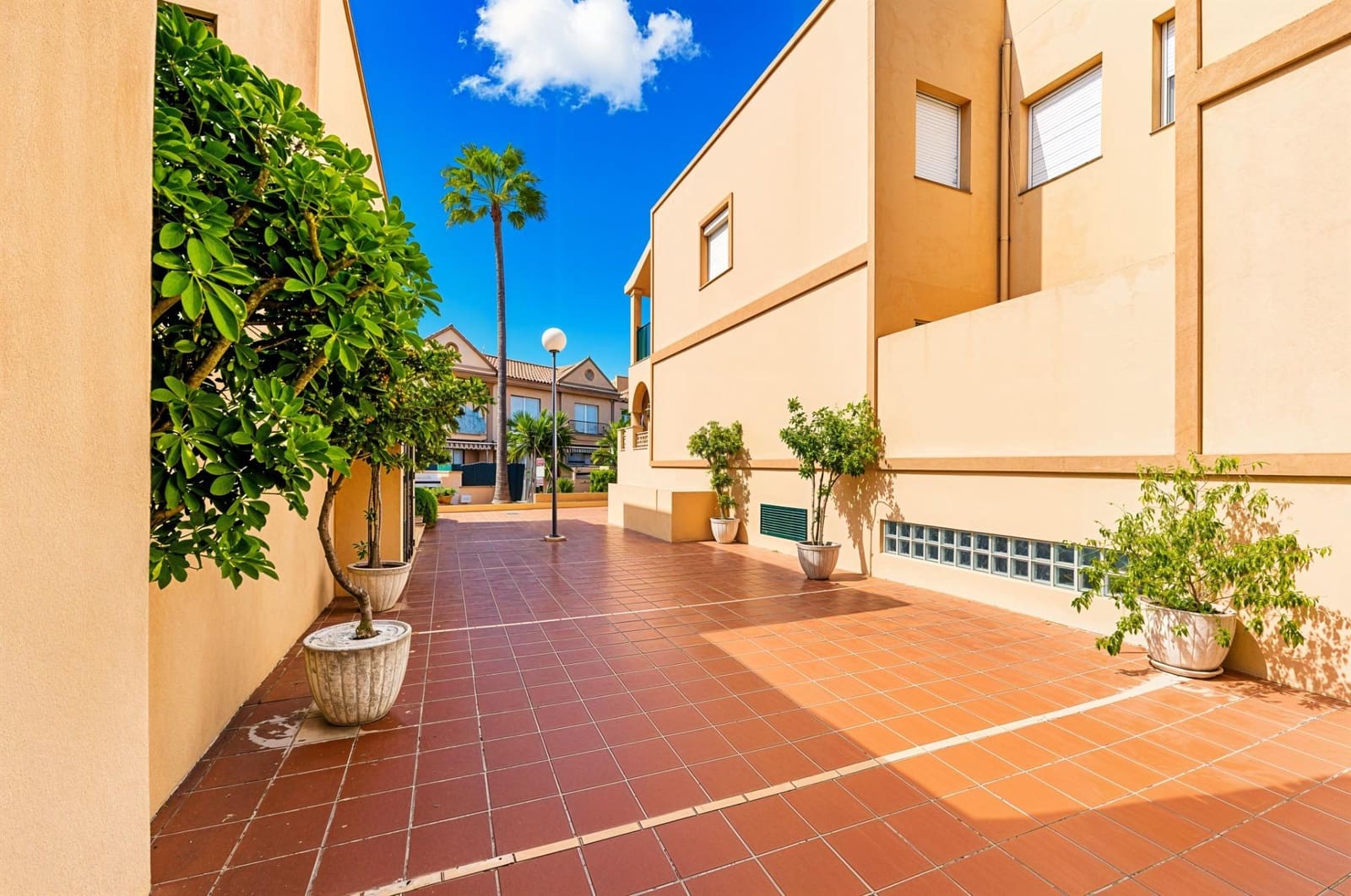 2 quarto Apartamento para venda em Chiclana de la Frontera com piscina garagem - 274 990 € (Ref: 9908216)
