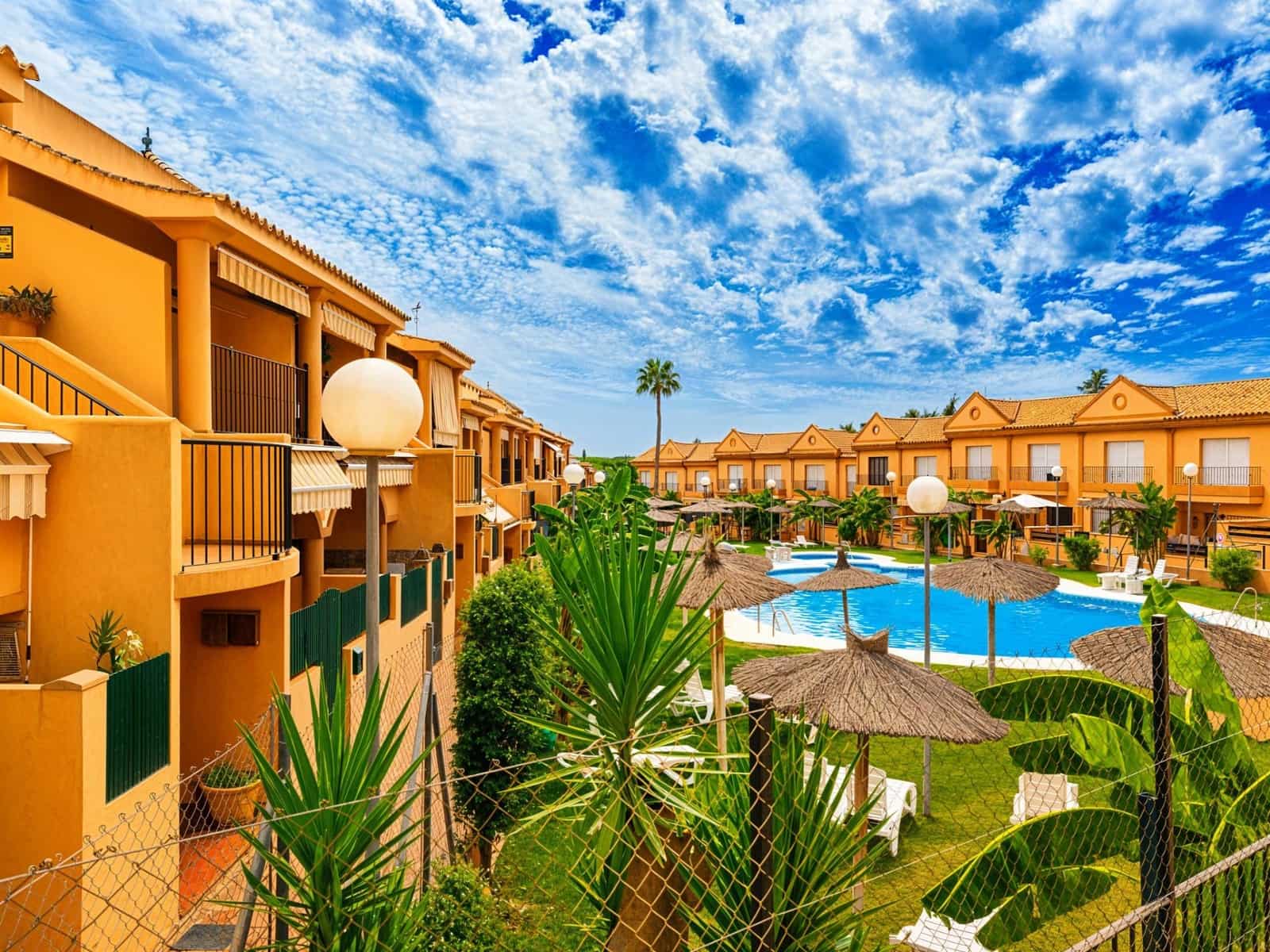 2 quarto Apartamento para venda em Chiclana de la Frontera com piscina garagem - 274 990 € (Ref: 9908216)