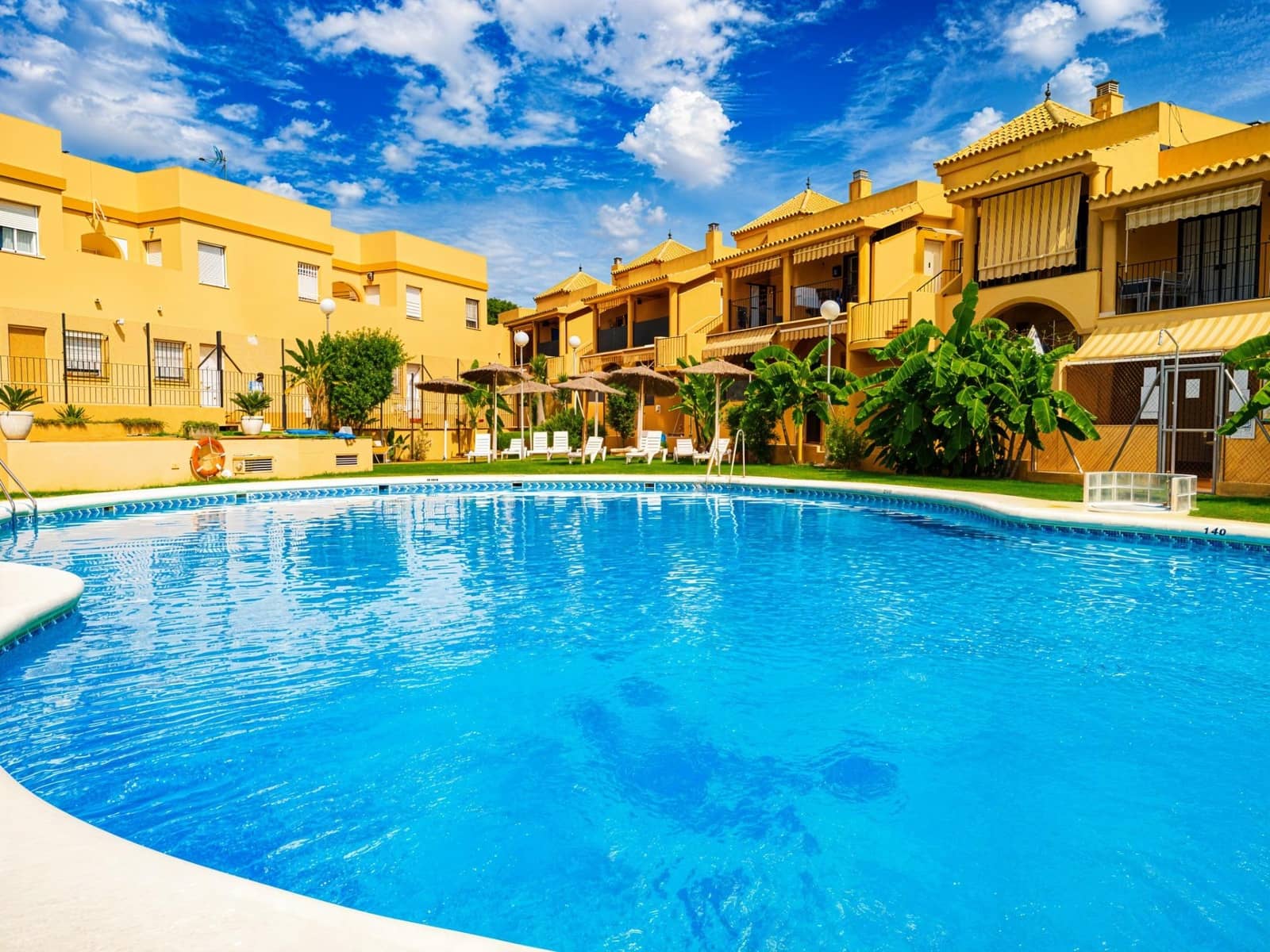 2 quarto Apartamento para venda em Chiclana de la Frontera com piscina garagem - 274 990 € (Ref: 9908216)