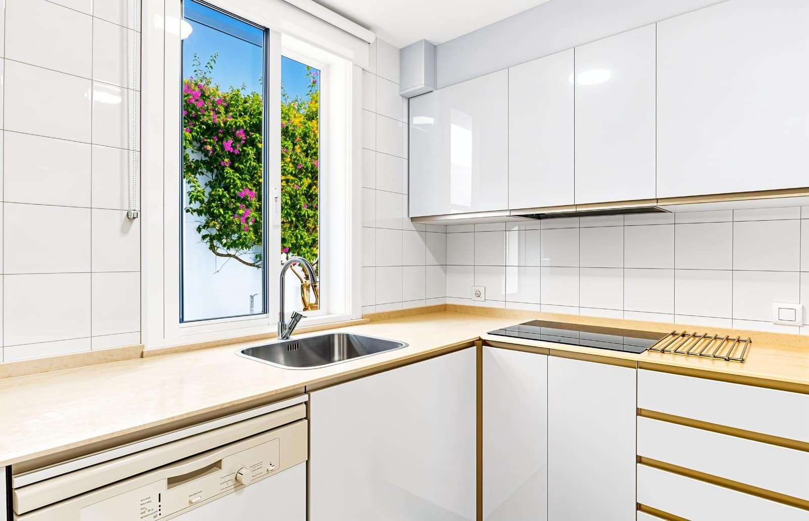 2 bedroom Apartment for sale in Novo Sancti Petri with pool - € 425,000 (Ref: 9929585)