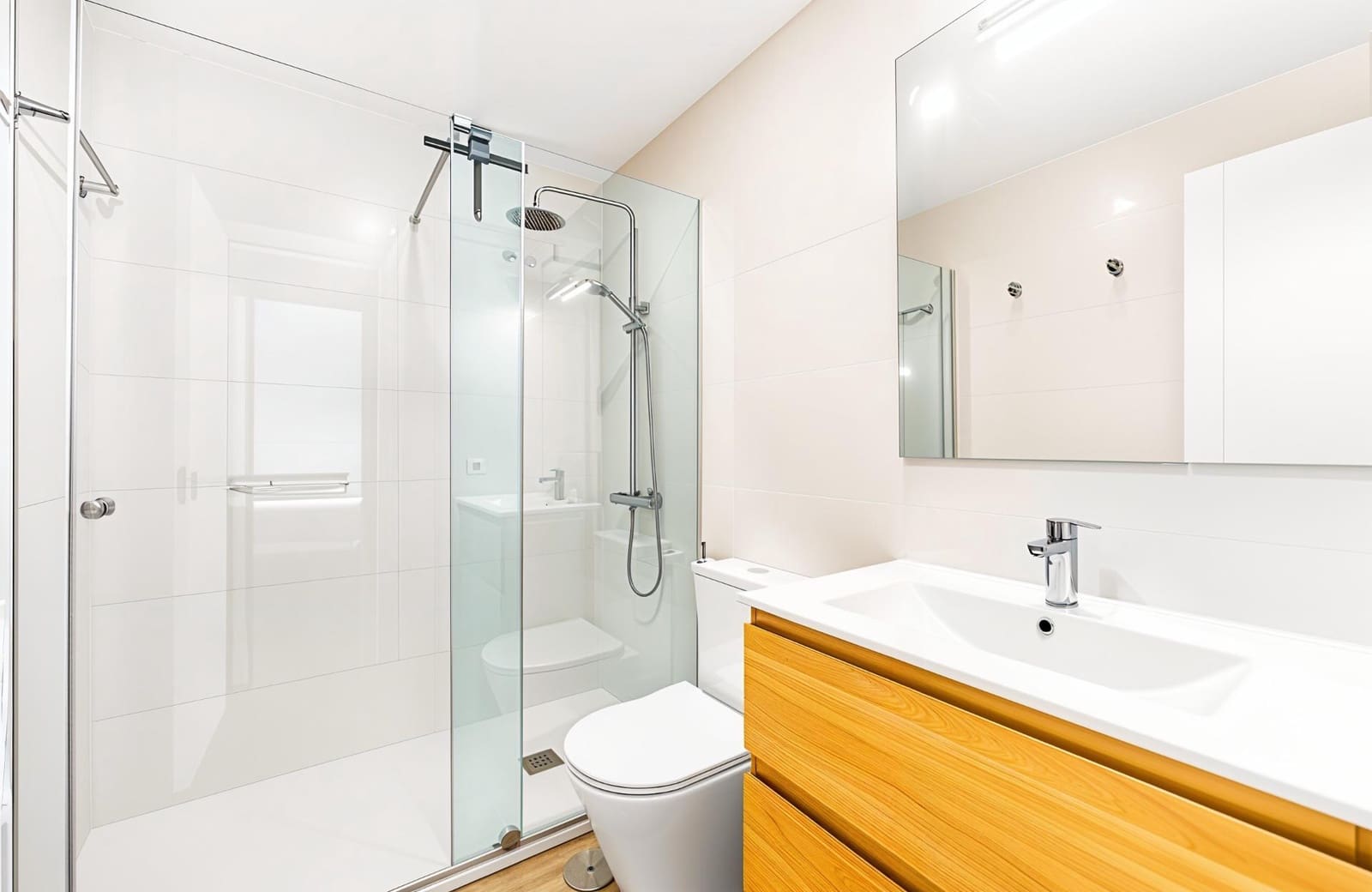 2 bedroom Apartment for sale in Novo Sancti Petri with pool - € 425,000 (Ref: 9929585)
