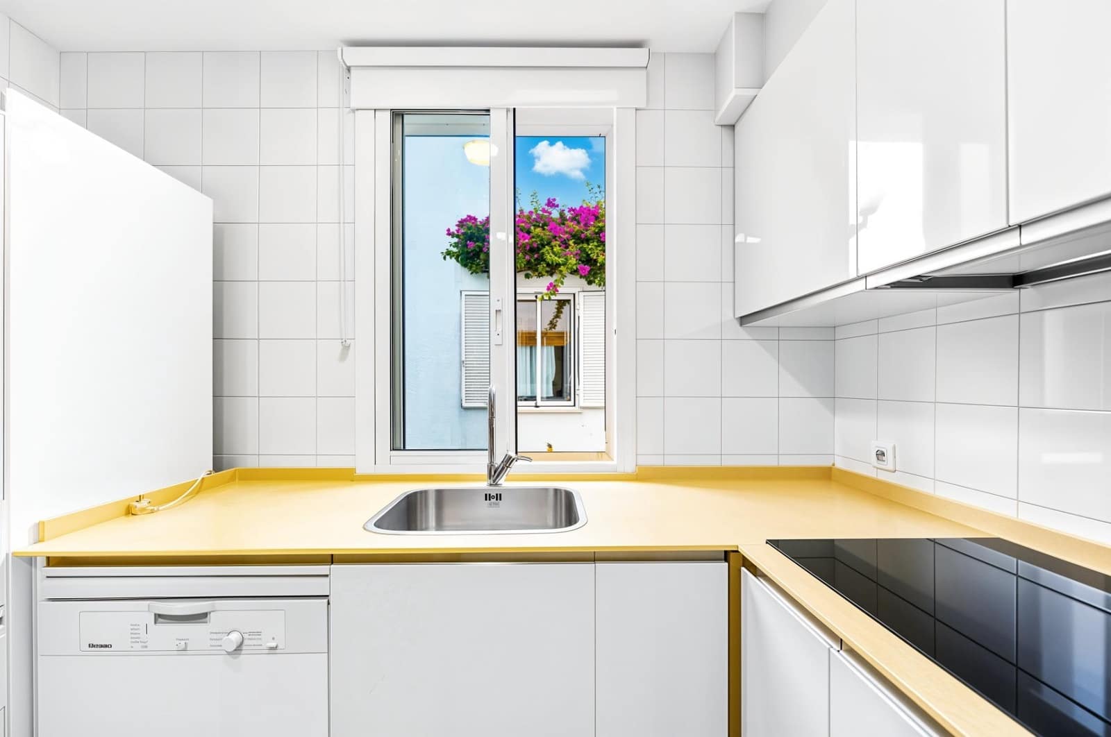 2 bedroom Apartment for sale in Novo Sancti Petri with pool - € 425,000 (Ref: 9929585)