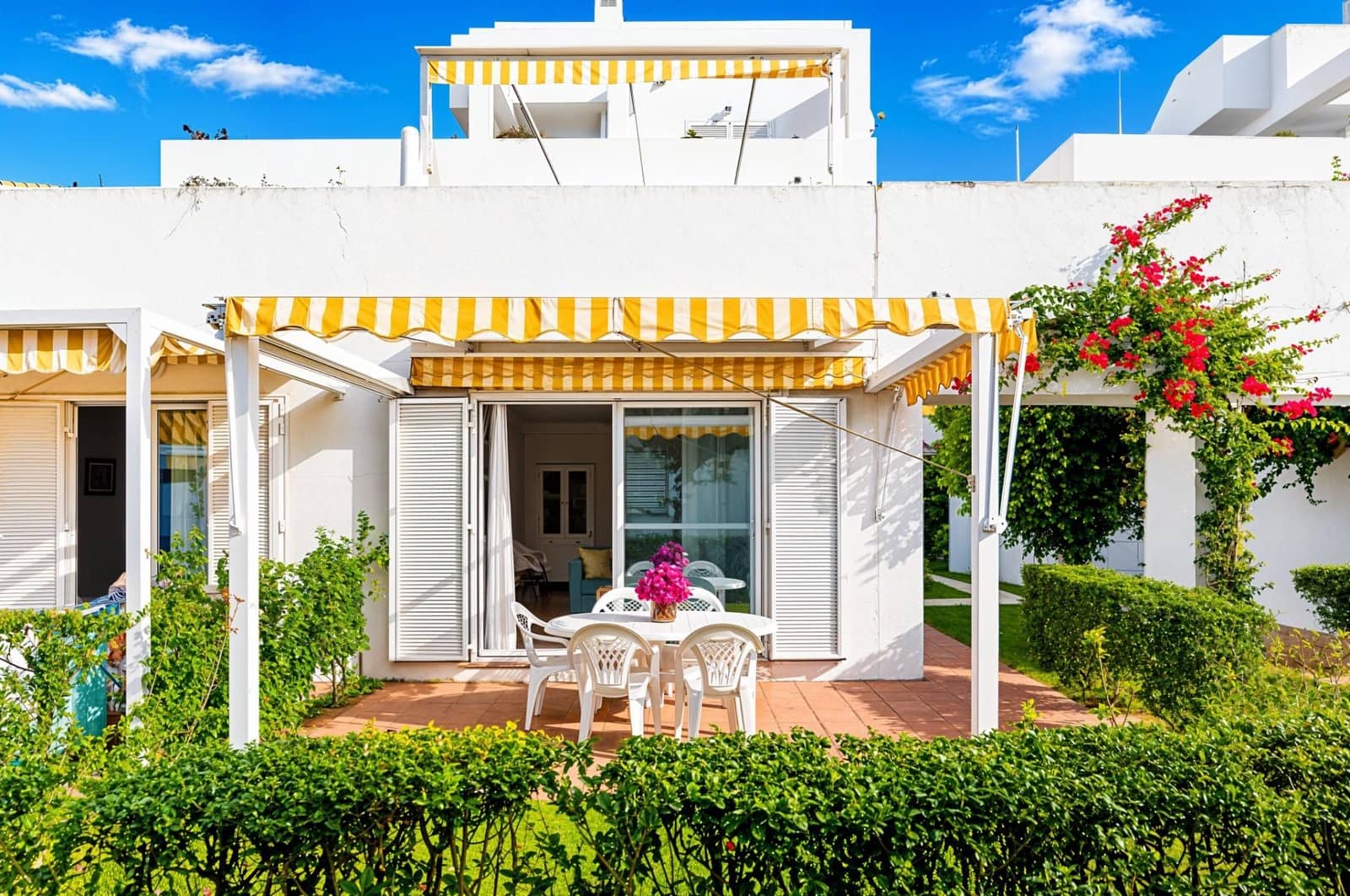 2 bedroom Apartment for sale in Novo Sancti Petri with pool - € 425,000 (Ref: 9929585)