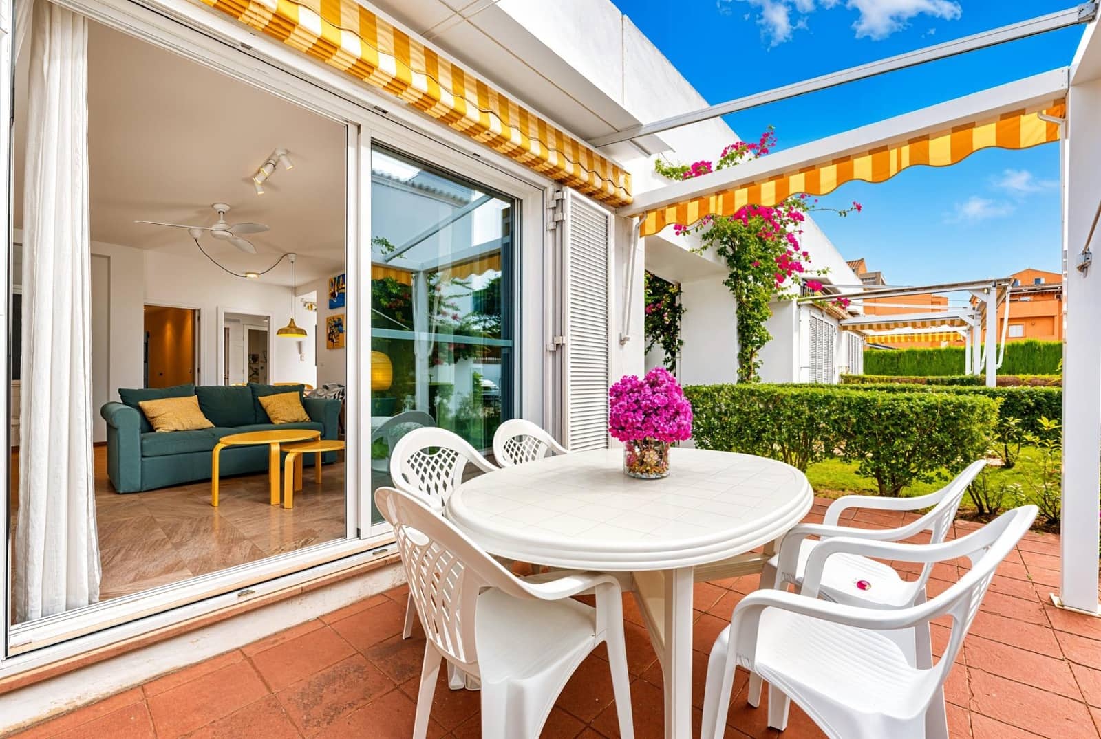 2 bedroom Apartment for sale in Novo Sancti Petri with pool - € 425,000 (Ref: 9929585)