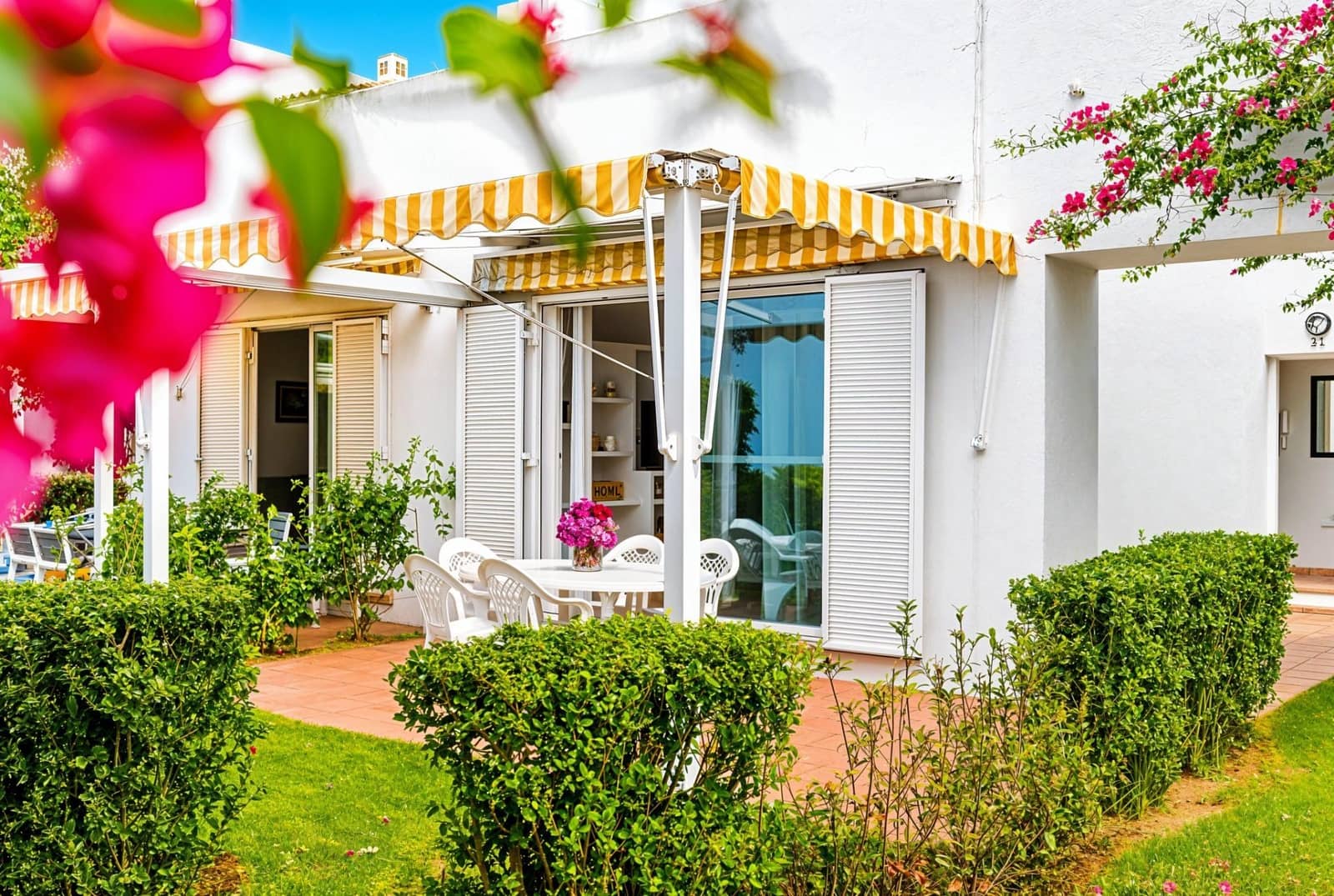 2 bedroom Apartment for sale in Novo Sancti Petri with pool - € 425,000 (Ref: 9929585)