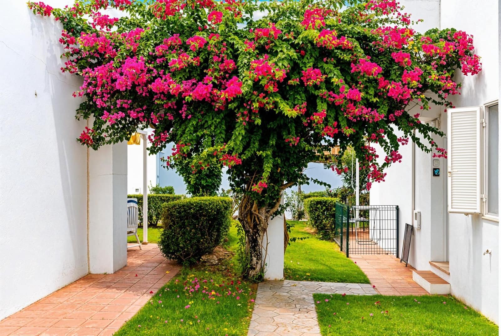 2 bedroom Apartment for sale in Novo Sancti Petri with pool - € 425,000 (Ref: 9929585)