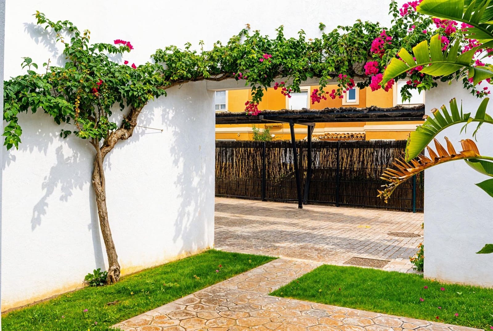 2 bedroom Apartment for sale in Novo Sancti Petri with pool - € 425,000 (Ref: 9929585)