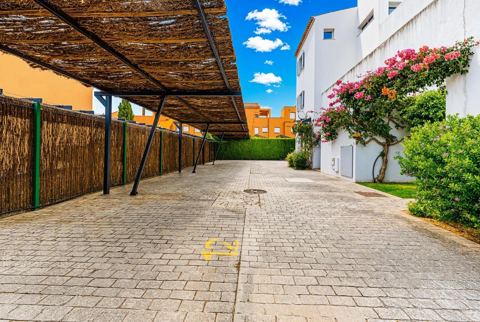 2 bedroom Apartment for sale in Novo Sancti Petri with pool - € 425,000 (Ref: 9929585)