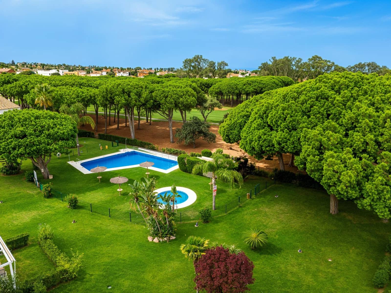 2 bedroom Apartment for sale in Novo Sancti Petri with pool - € 425,000 (Ref: 9929585)