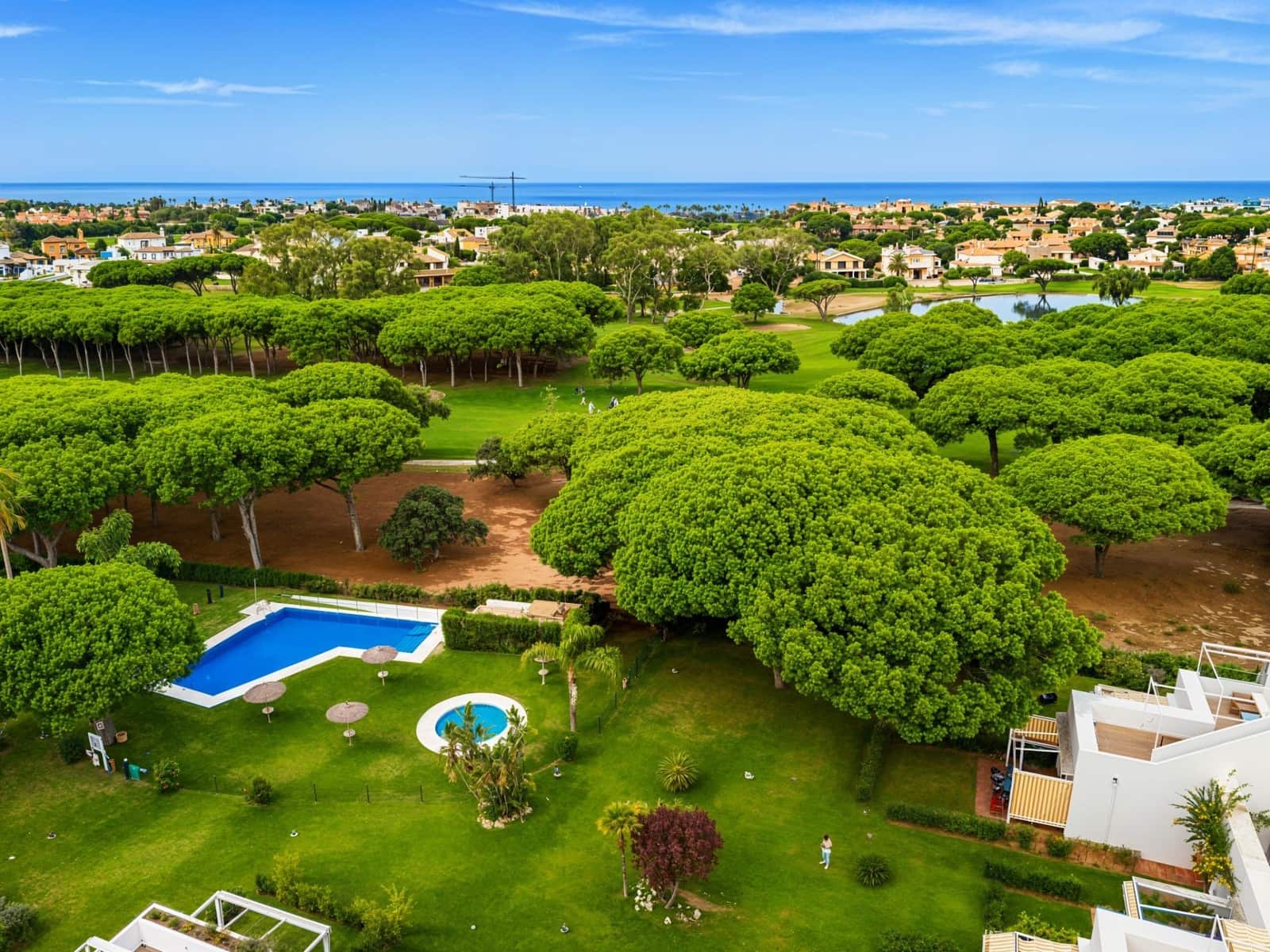 2 bedroom Apartment for sale in Novo Sancti Petri with pool - € 425,000 (Ref: 9929585)