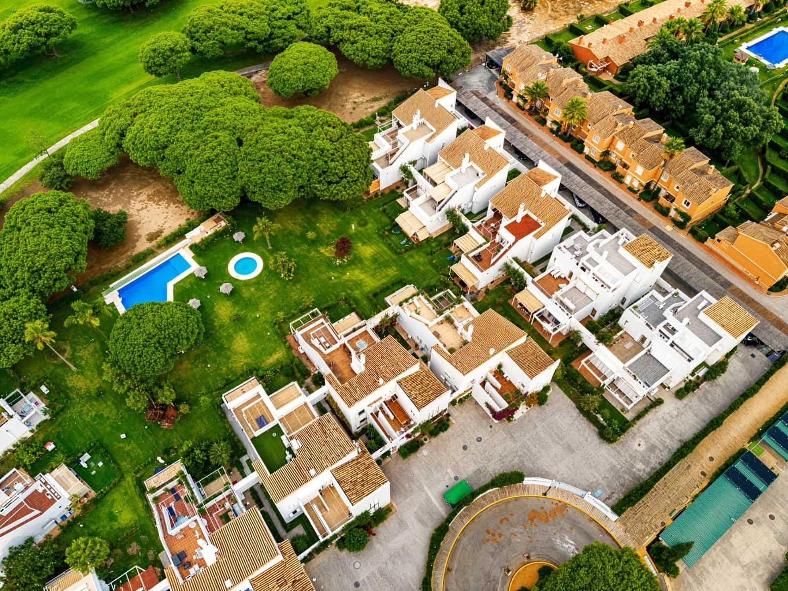2 bedroom Apartment for sale in Novo Sancti Petri with pool - € 425,000 (Ref: 9929585)