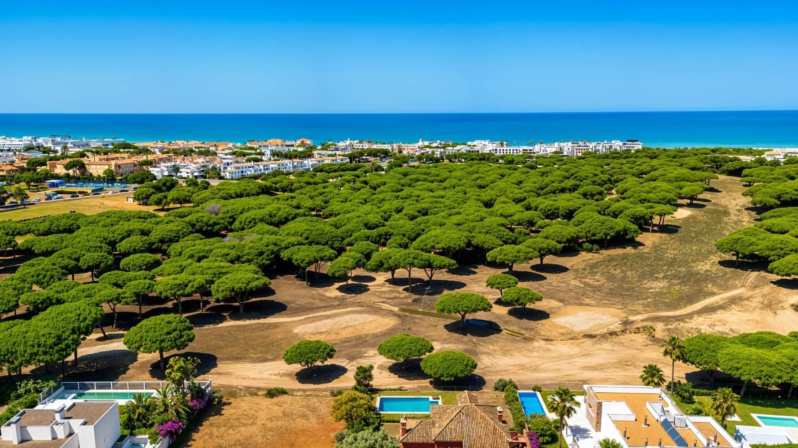 5 slaapkamer Villa te koop in Novo Sancti Petri met zwembad - € 1.200.000 (Ref: 9945930)