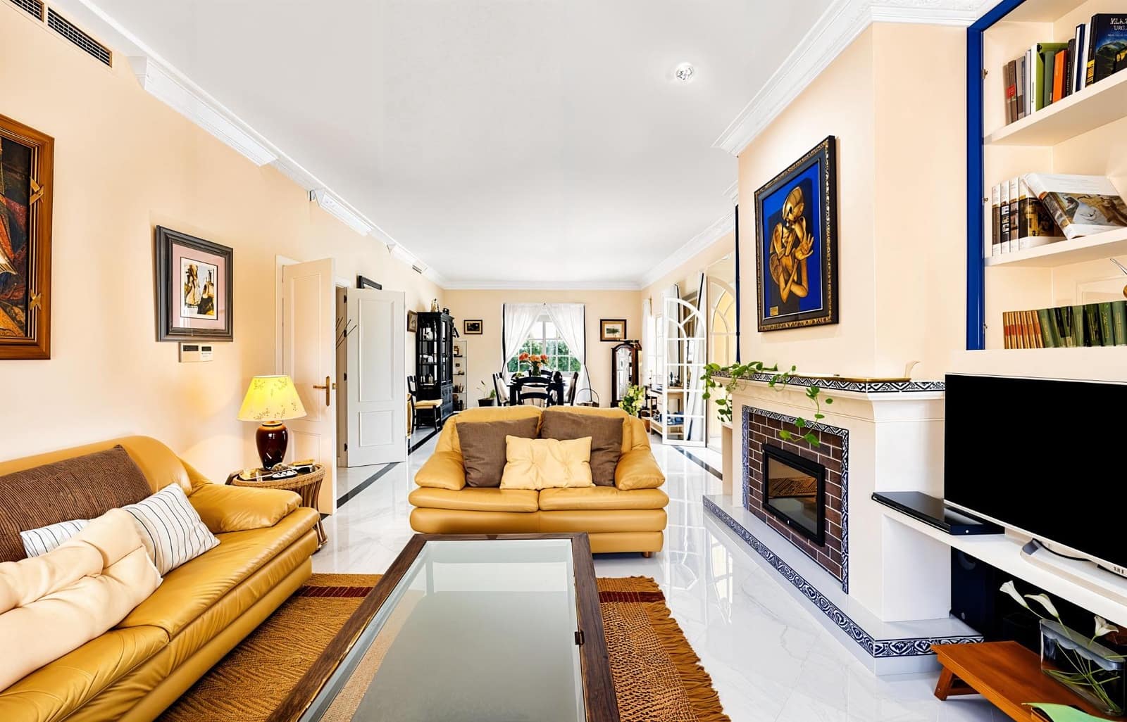 5 slaapkamer Villa te koop in Novo Sancti Petri met zwembad - € 1.200.000 (Ref: 9945930)