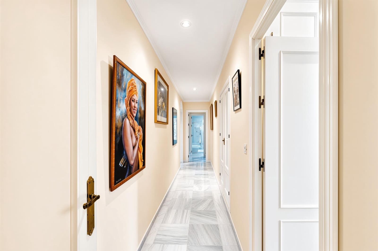 5 slaapkamer Villa te koop in Novo Sancti Petri met zwembad - € 1.200.000 (Ref: 9945930)