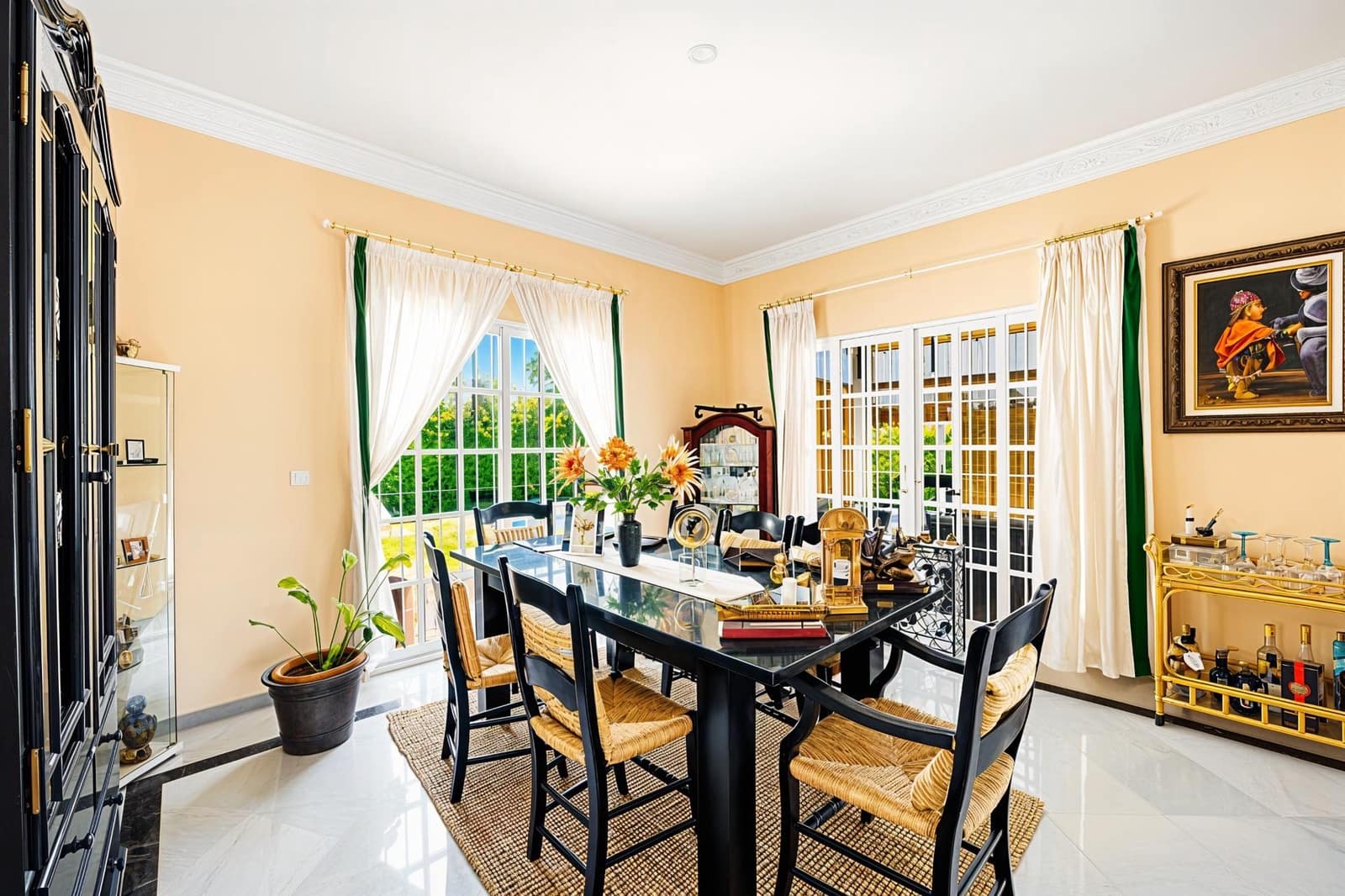 5 slaapkamer Villa te koop in Novo Sancti Petri met zwembad - € 1.200.000 (Ref: 9945930)