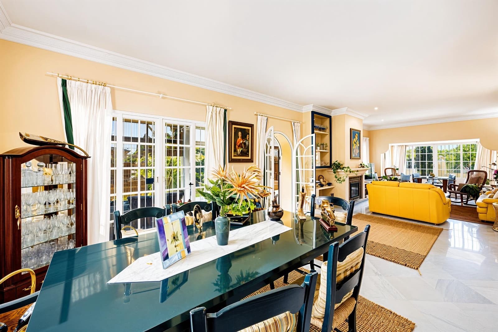 5 slaapkamer Villa te koop in Novo Sancti Petri met zwembad - € 1.200.000 (Ref: 9945930)