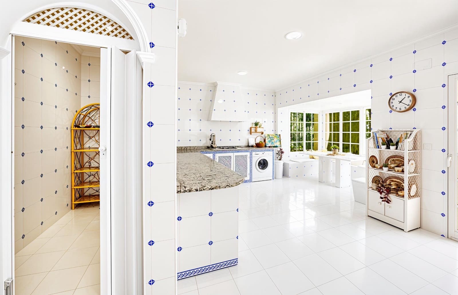 5 slaapkamer Villa te koop in Novo Sancti Petri met zwembad - € 1.200.000 (Ref: 9945930)