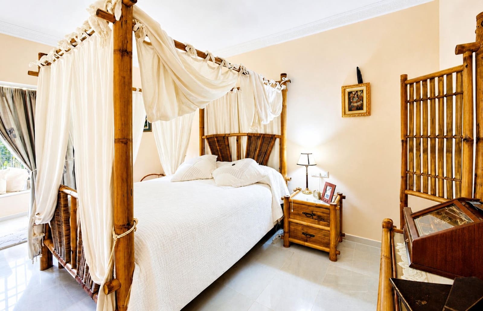 5 slaapkamer Villa te koop in Novo Sancti Petri met zwembad - € 1.200.000 (Ref: 9945930)