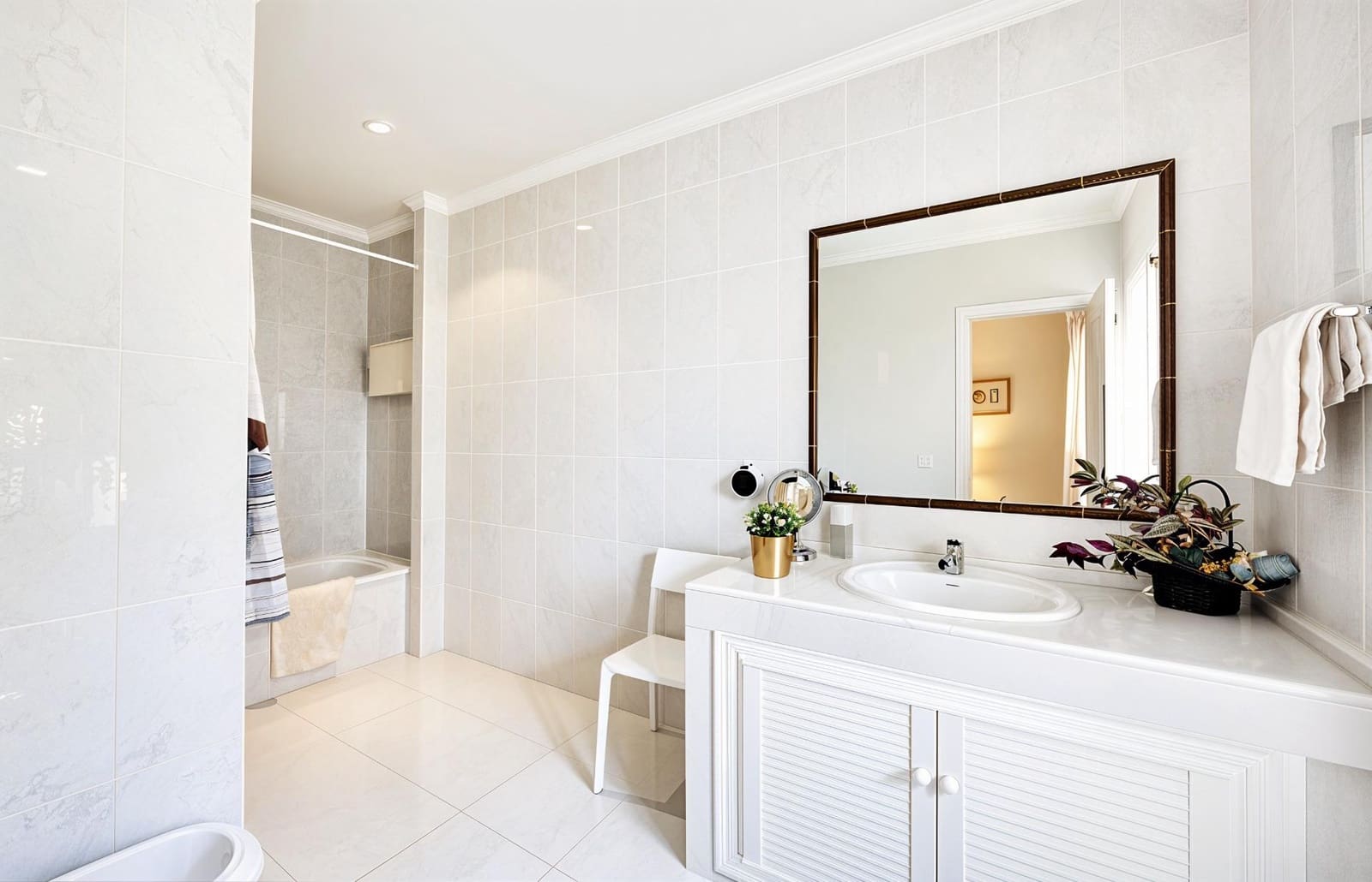 5 slaapkamer Villa te koop in Novo Sancti Petri met zwembad - € 1.200.000 (Ref: 9945930)