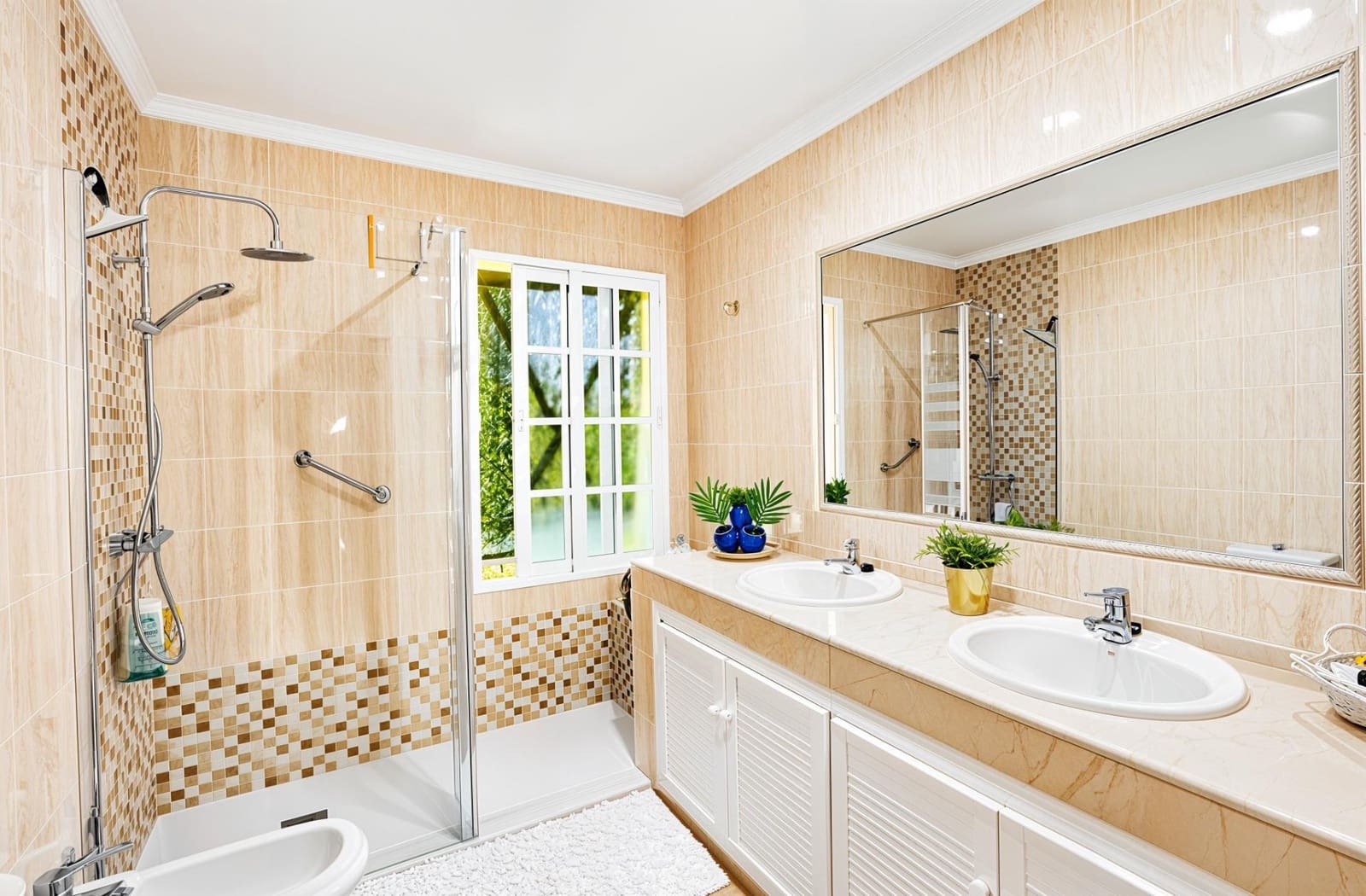5 slaapkamer Villa te koop in Novo Sancti Petri met zwembad - € 1.200.000 (Ref: 9945930)