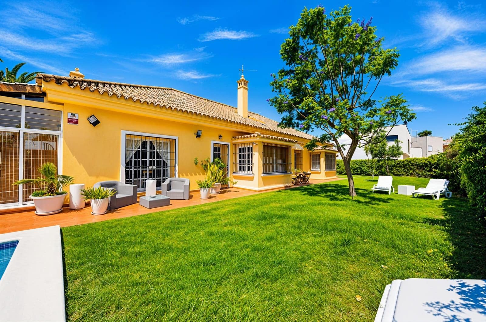 5 slaapkamer Villa te koop in Novo Sancti Petri met zwembad - € 1.200.000 (Ref: 9945930)
